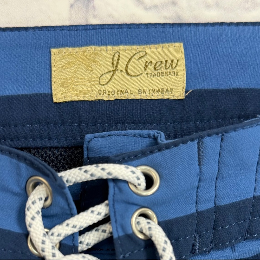 J. Crew Men’s Horizontal Stripe Swim Board Shorts in Navy & Sky Blue. Size 32/M - Picture 3 of 10